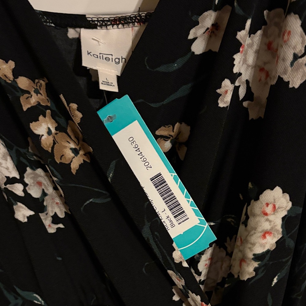 Floral Black crop jumpsuit - Picture 2 of 5